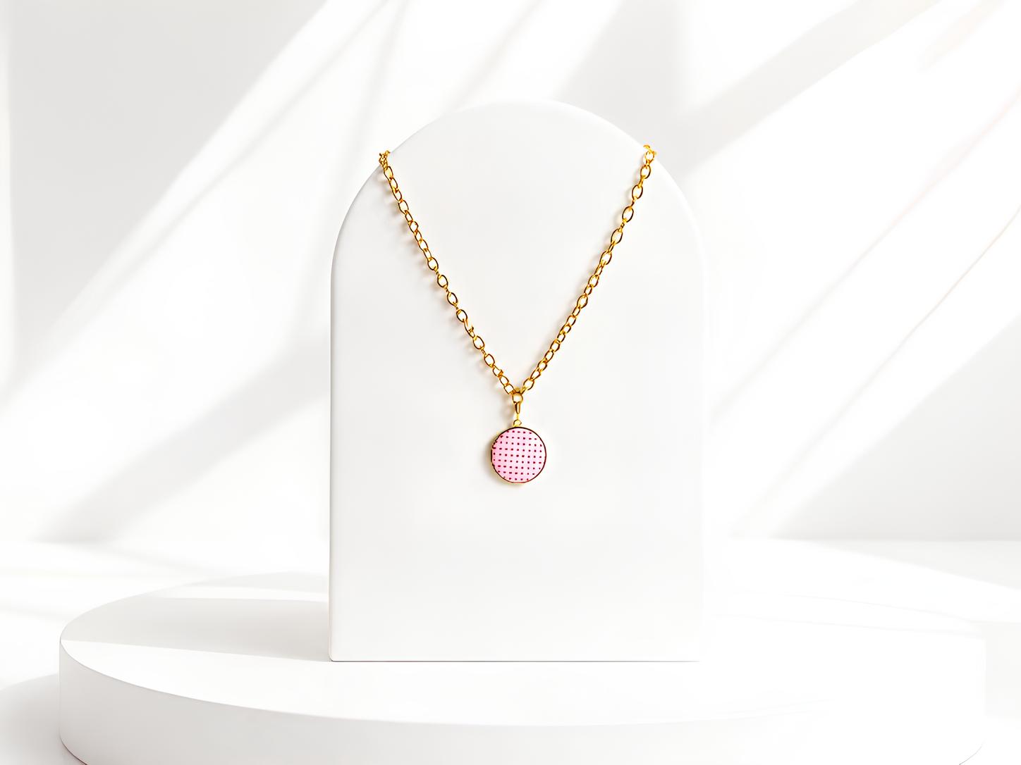 Collier maille fine – Collection charm's
(vendu sans la caps)